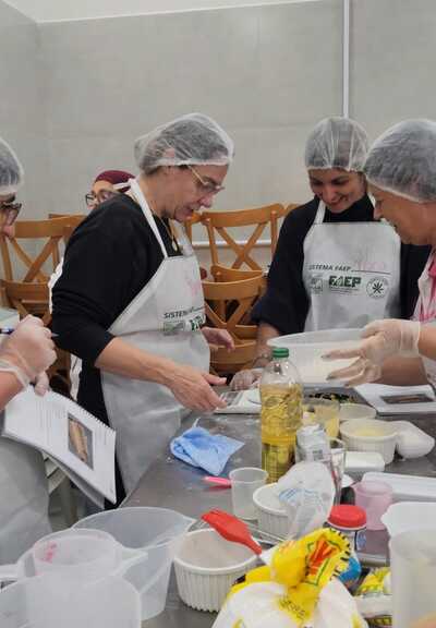 Núcleo Feminino Coprossel realiza curso de produção artesanal de alimentos